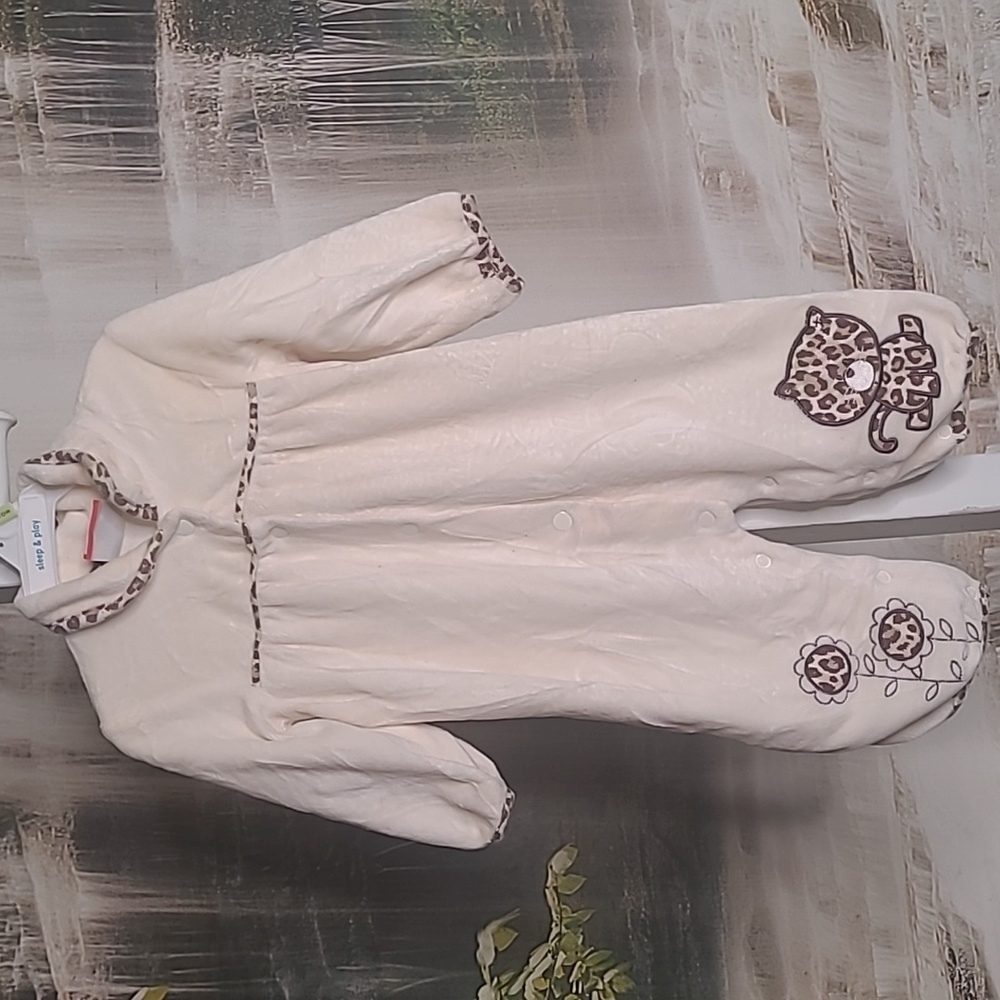 Baby Togs Girls 3-6 months leopard print beige one piece outfit onesie
